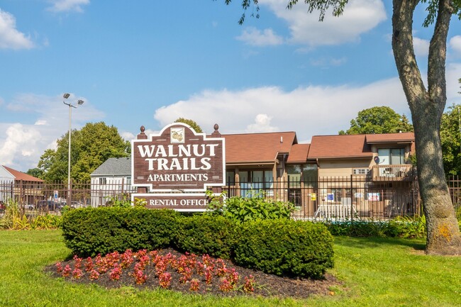 Walnut Trails Apartments in Elkhart, IN - Foto de edificio - Building Photo