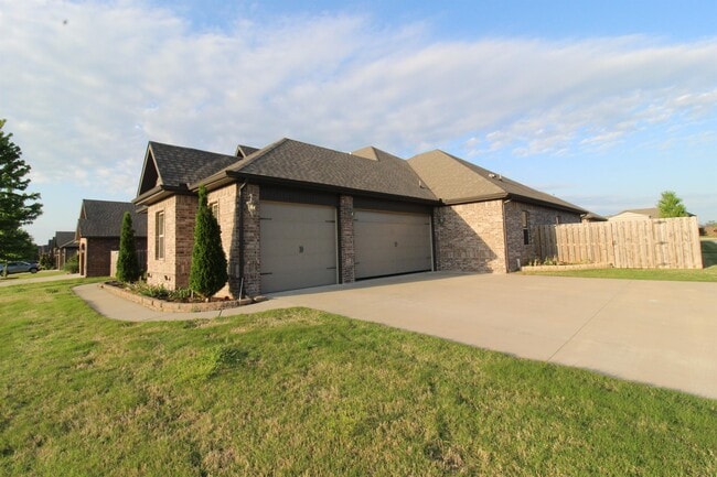 5717 S 61st St in Rogers, AR - Building Photo - Building Photo