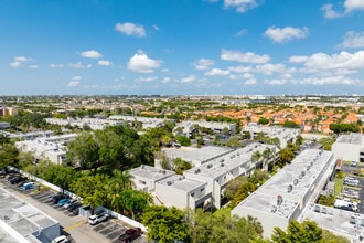 Park East Condo in Miami, FL - Foto de edificio - Building Photo