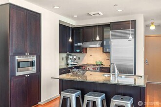 1000 1st Ave in Seattle, WA - Building Photo - Building Photo