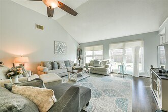 4030 Bentley Dr in Pearland, TX - Building Photo - Building Photo