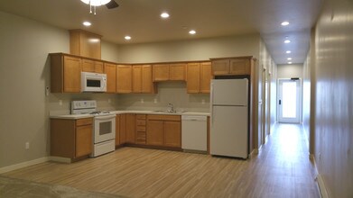 502 SW Evergreen Ave-Unit -105 in Redmond, OR - Building Photo - Building Photo