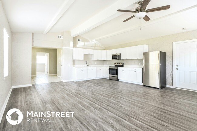 1012 Briarwood Rd in Brandon, FL - Building Photo - Building Photo
