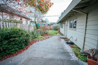 1551 Dean St in Eureka, CA - Building Photo - Building Photo