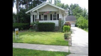 160 Talbot Dr in Bedford, OH - Building Photo