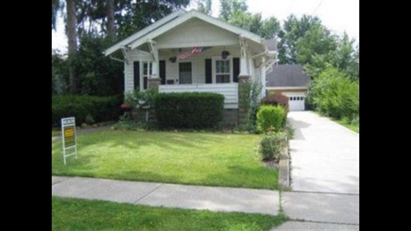 160 Talbot Dr in Bedford, OH - Building Photo