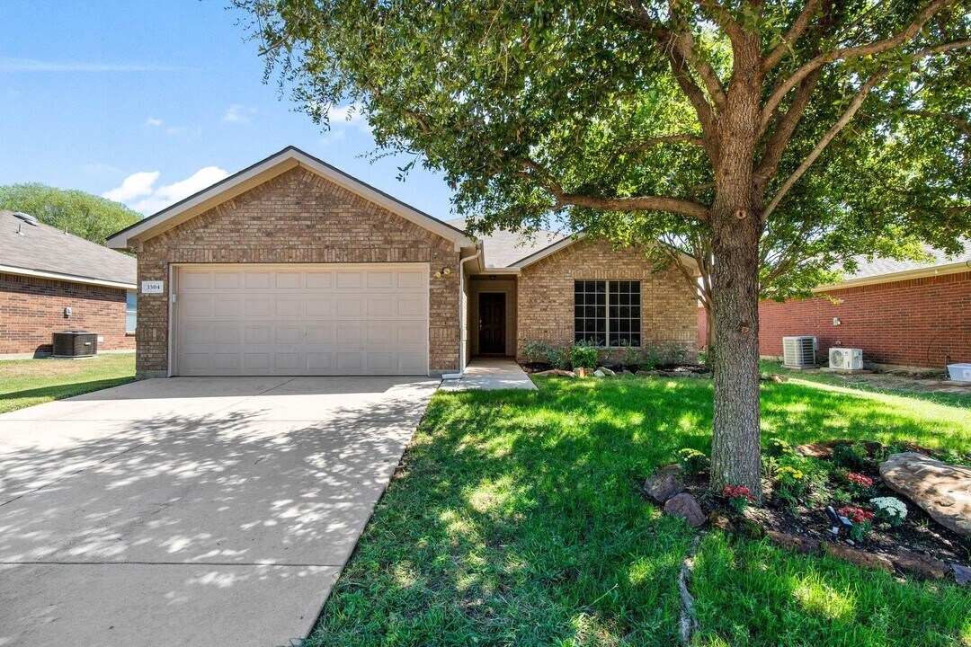 3504 Northpointe Drive in Denton, TX - Building Photo