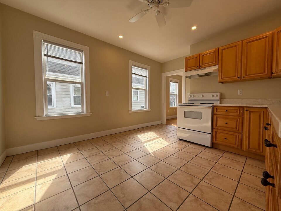 33 Rich St, Unit 1 in Waltham, MA - Building Photo