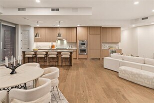 600 Guadalupe St in Austin, TX - Building Photo