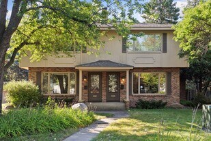 7207 Heatherton Cir in Minneapolis, MN - Building Photo