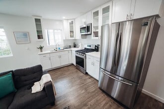 9693 Amboy Ave, Unit 9693 in Los Angeles, CA - Building Photo - Building Photo