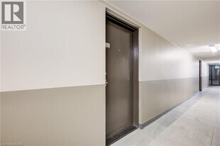 82 Elgin St S in Cambridge, ON - Building Photo