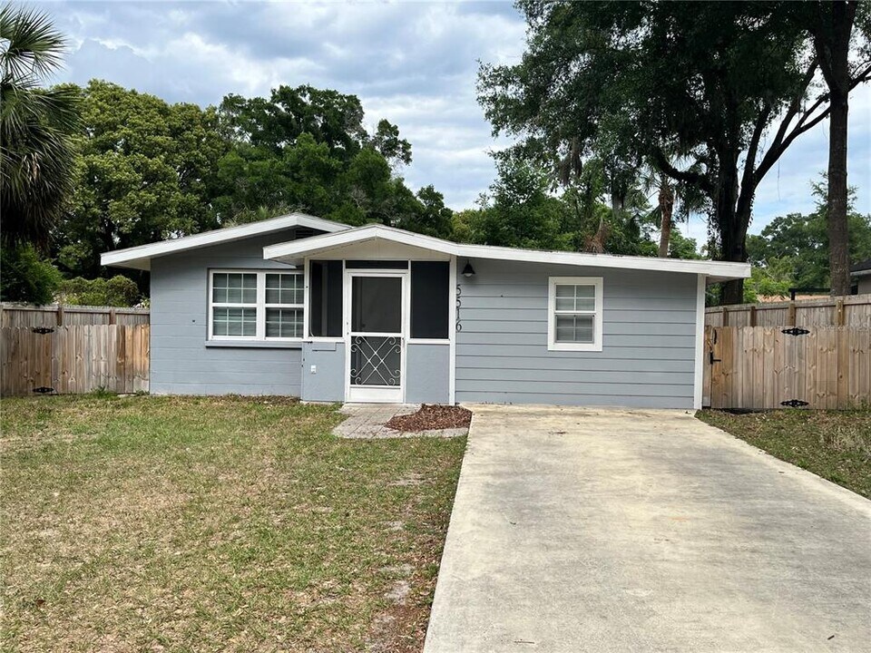 5516 9th St in Zephyrhills, FL - Building Photo