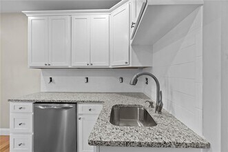 376 Arnolds Neck Dr in Warwick, RI - Building Photo - Building Photo