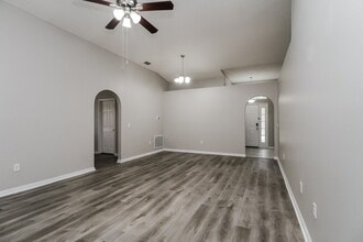 932 Vanderbilt Dr in Eustis, FL - Building Photo - Building Photo