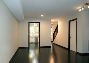 140 Beechwood Dr in Carrboro, NC - Building Photo - Building Photo