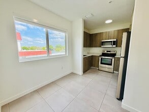 1295 W 69th St in Hialeah, FL - Building Photo - Building Photo