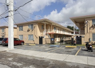 Beachway Apartments in North Miami, FL - Building Photo - Building Photo