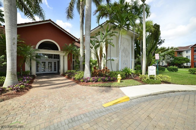 Coral Vista in Tamarac, FL - Foto de edificio - Building Photo