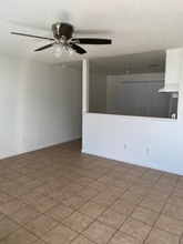 9913 Stobaugh St in Lamont, CA - Foto de edificio - Building Photo