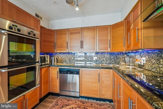 7401 Westlake Terrace in Bethesda, MD - Building Photo - Building Photo