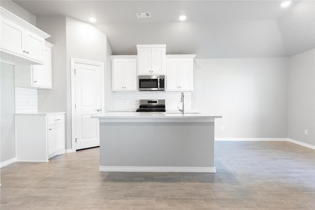 1013 SE 30th St in Moore, OK - Building Photo - Building Photo