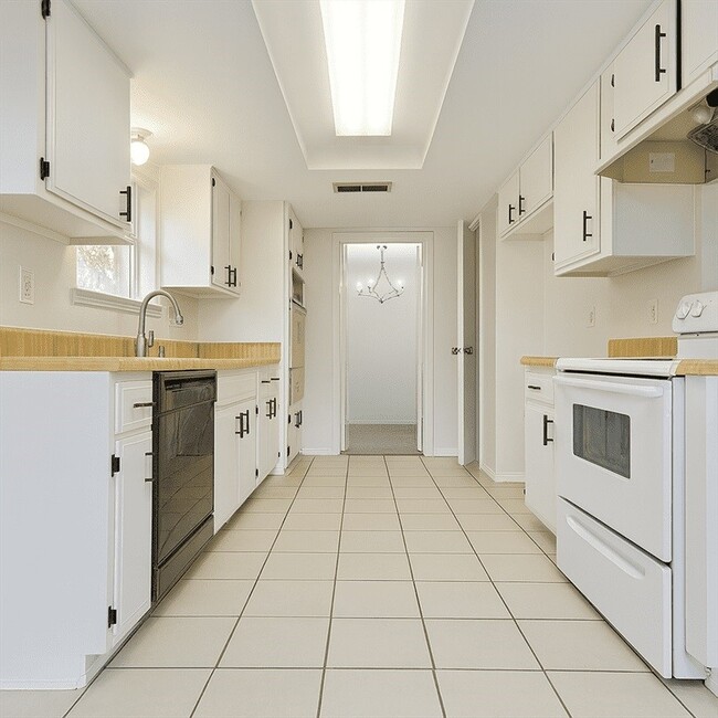 7015 Maple Fox Dr in Humble, TX - Building Photo - Building Photo