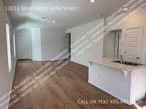 12012 SW 36th St in Mustang, OK - Building Photo - Building Photo