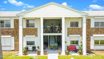 190 E Olmstead Dr in Titusville, FL - Building Photo