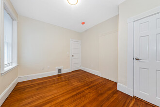 40 Brackett St, Unit #1 in Boston, MA - Building Photo - Building Photo