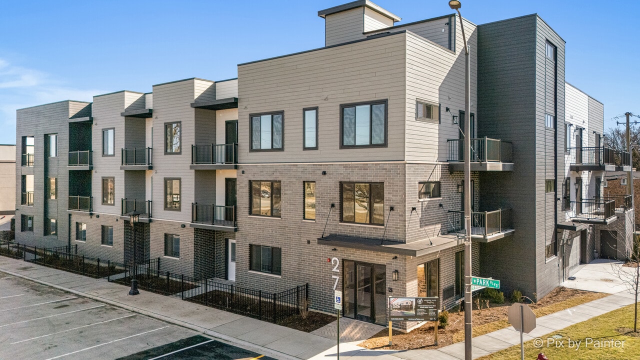 27 W Park Blvd in Villa Park, IL - Foto de edificio