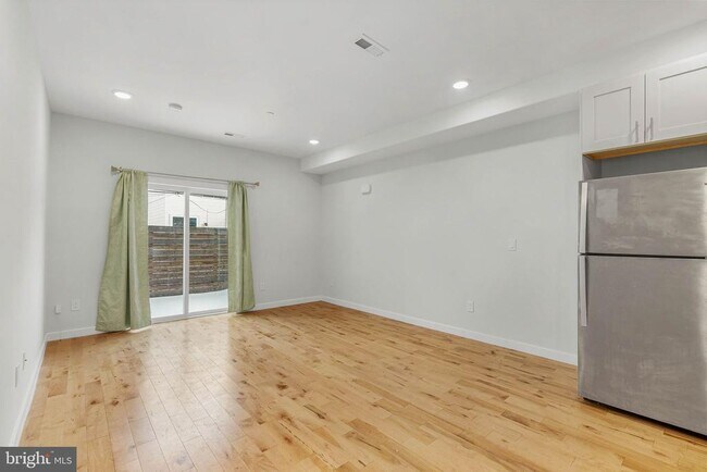 2153 N Franklin St in Philadelphia, PA - Building Photo - Building Photo