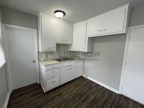 114 Strong Ave in Muskegon, MI - Building Photo - Building Photo