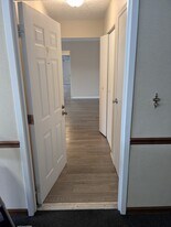 5350 Camelot Dr, Unit 9 in Fairfield, OH - Building Photo