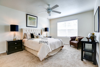 Enclave Belle Creek Apartments in Henderson, CO - Foto de edificio - Building Photo