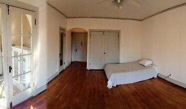2121 James M Wood Blvd, Unit 321 in Los Angeles, CA - Building Photo - Building Photo