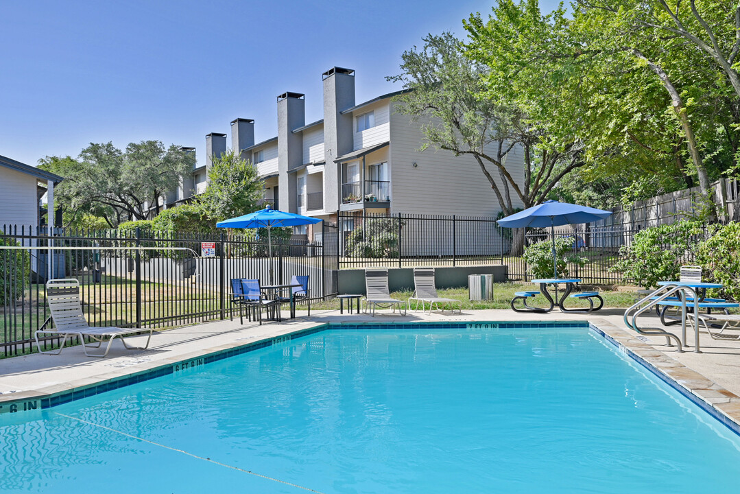 Marina Del Rey in Grapevine, TX - Building Photo