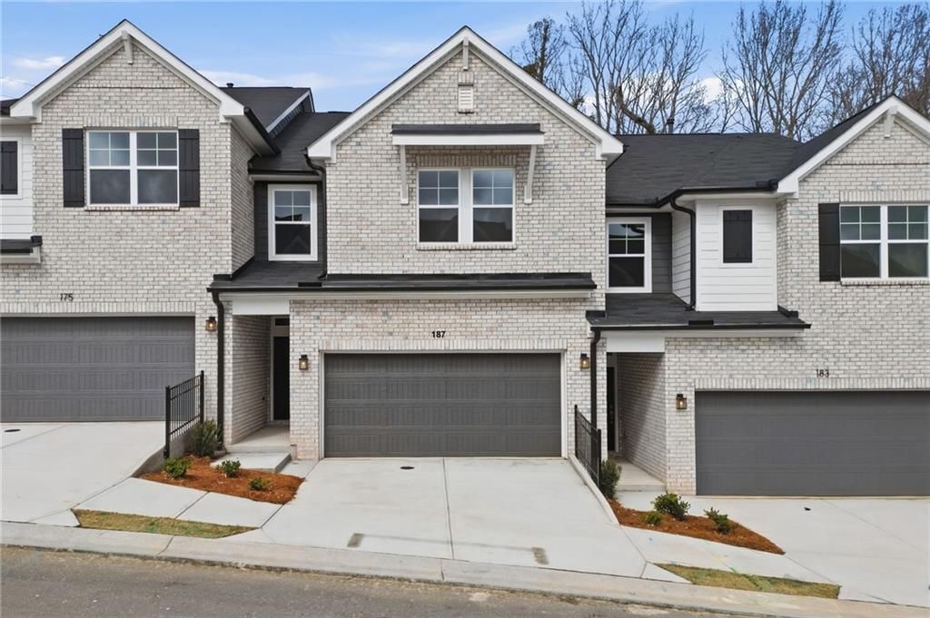 187 Redbud Rd in Canton, GA - Foto de edificio