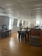 8 N Main St, Unit 2nd Fl in Upton, MA - Foto de edificio - Building Photo