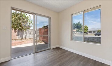 2690 N Berkeley St in Orange, CA - Foto de edificio - Building Photo