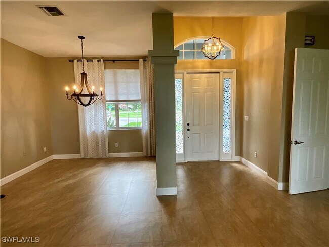 701 Meyer Dr in Naples, FL - Building Photo - Building Photo