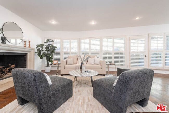 2559 Hutton Dr in Beverly Hills, CA - Building Photo - Building Photo