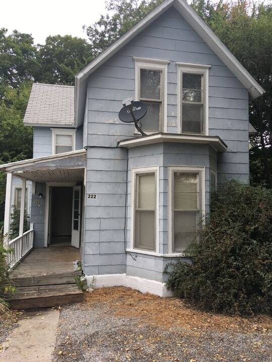 222 W 11th St in Newton, KS - Building Photo