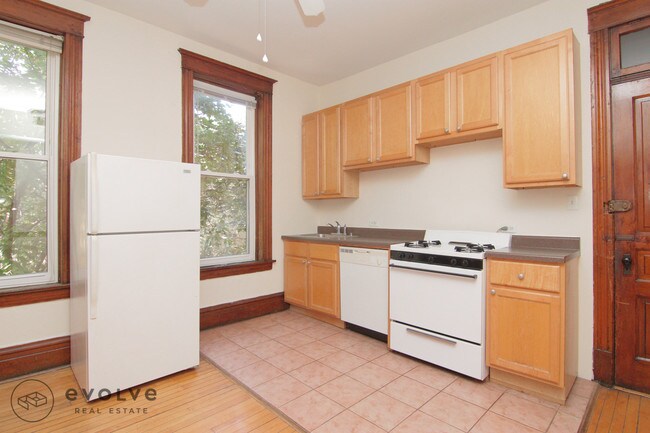 1405 W Belden Ave-Unit -1407-3 in Chicago, IL - Building Photo - Building Photo