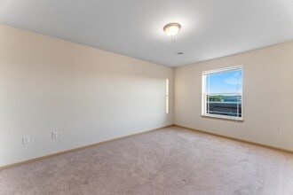 2872 Pleasant View Rd, Unit Unit 101 in Middleton, WI - Foto de edificio - Building Photo