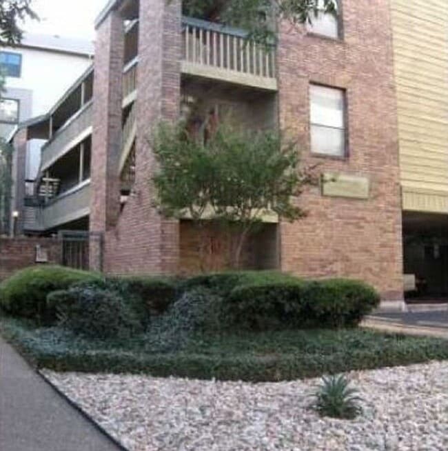 property at 2210 Pearl St