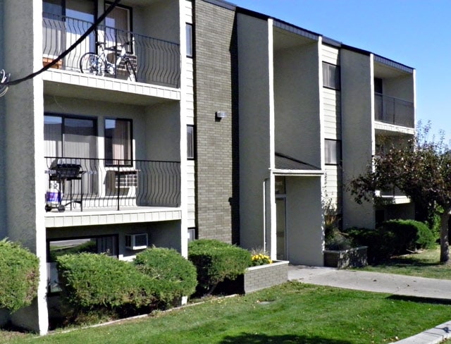 Central Apartments in Kamloops, BC - Building Photo