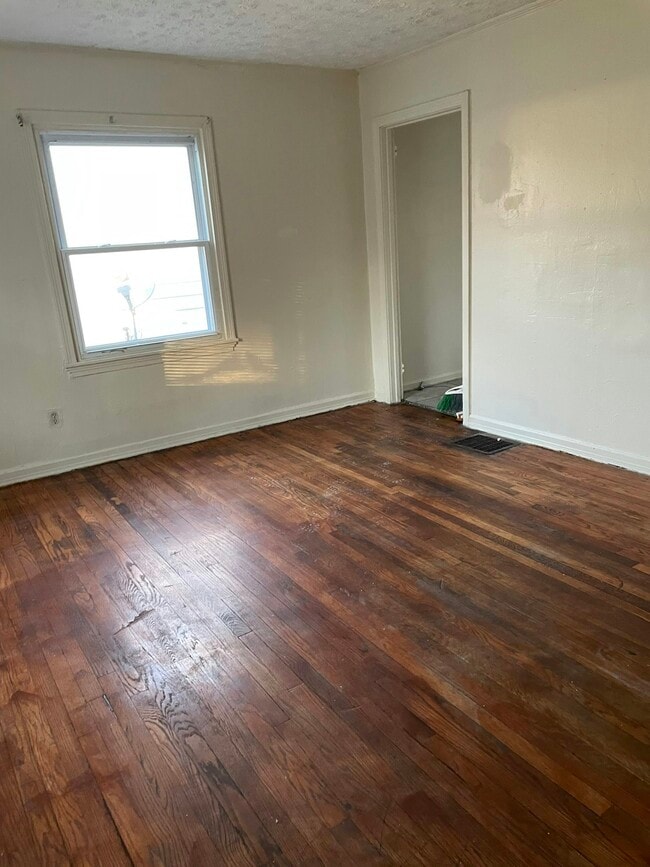 property at 1370 Kingsley Ave