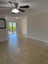 11400 NW 45th St in Coral Springs, FL - Foto de edificio - Building Photo