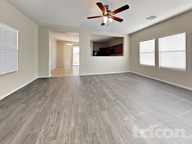 8505 N 64th Ln in Glendale, AZ - Foto de edificio - Building Photo